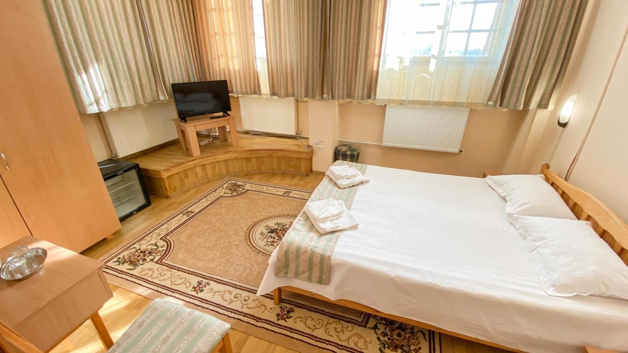 Hotel Regal Брэила Экстерьер фото